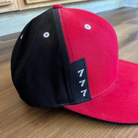 Leah Pruett hat - Picture 2 of 5